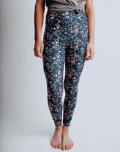 Load image into Gallery viewer, Blossom Leggings
